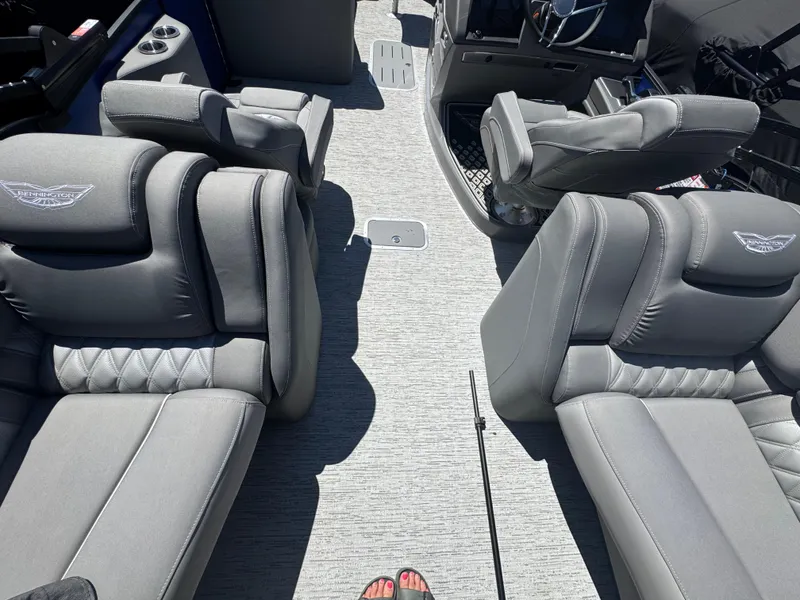 Slide: The Image of Bennington 25RFB-ESP (TC) 2025 - 19