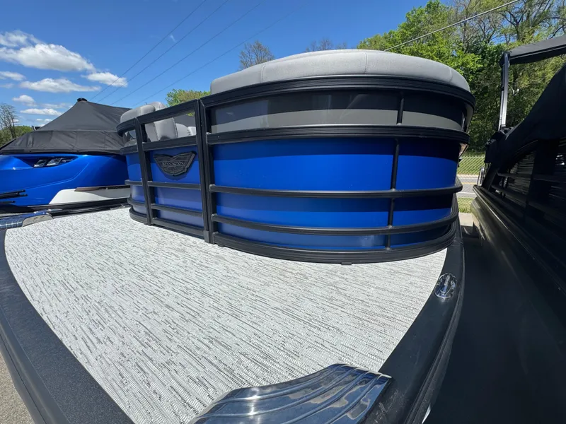 Slide: The Image of Bennington 25RFB-ESP (TC) 2025 - 3