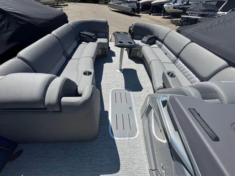 Slide: The Image of Bennington 25RFB-ESP (TC) 2025 - 8