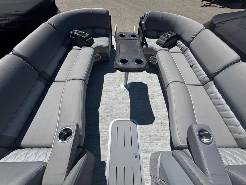 Slide: The Image of Bennington 25RFB-ESP (TC) 2025 - 9