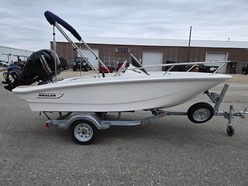 Slide: The Image of Boston Whaler 130 Super Sport 2025 - 3