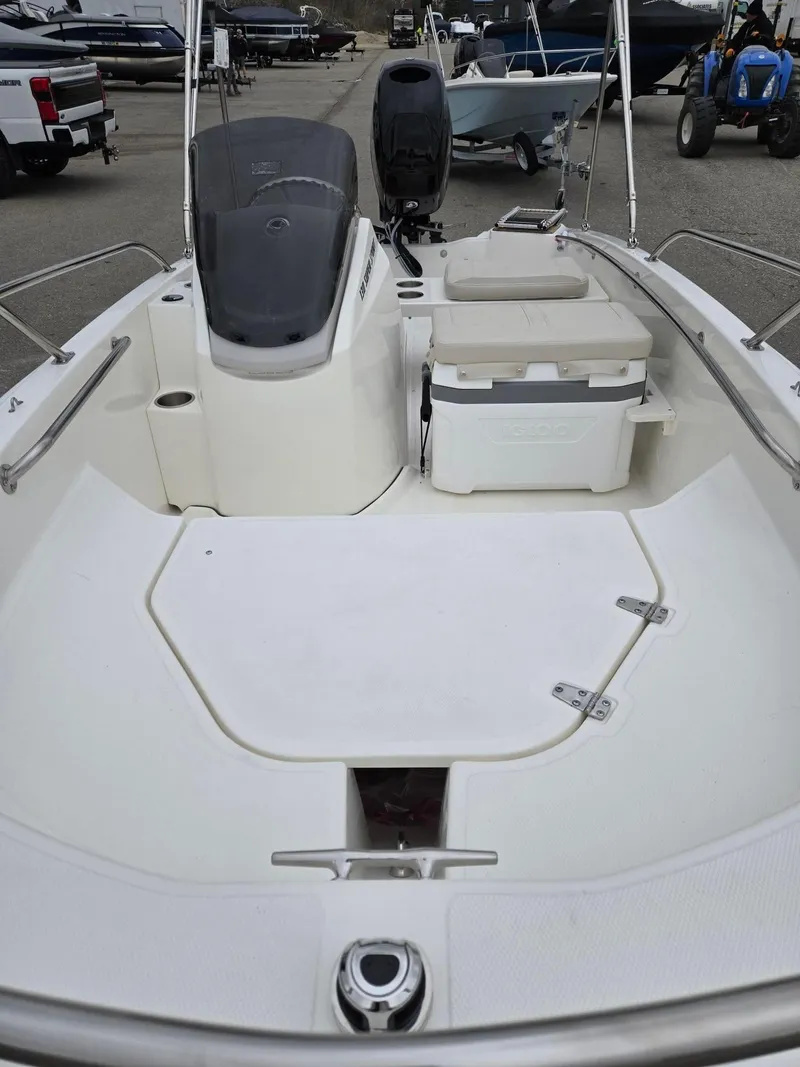 Slide: The Image of Boston Whaler 130 Super Sport 2025 - 5