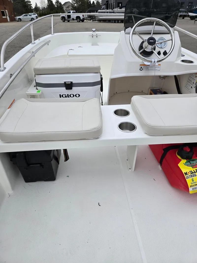 Slide: The Image of Boston Whaler 130 Super Sport 2025 - 7