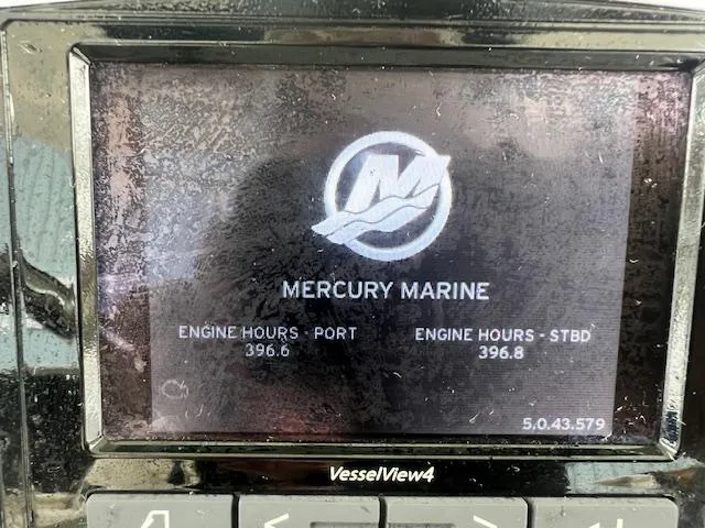 Slide: The Image of Mercury Marine VesselView4 display showing engine hours for Boston Whaler 250 Outrage, 2016 model. - 10
