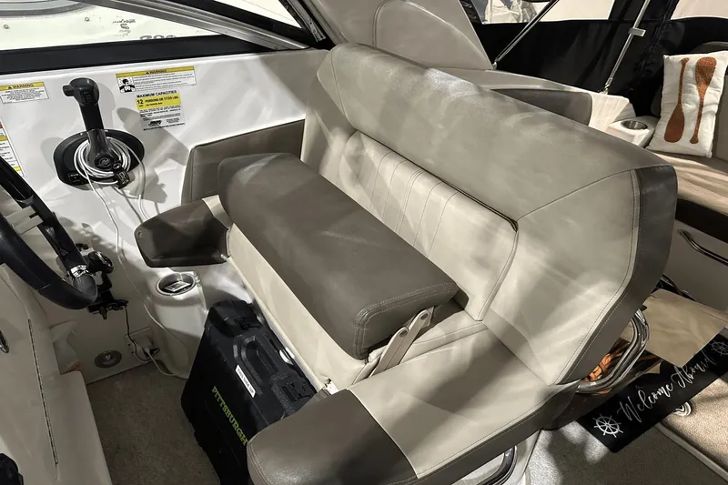 Slide: The Image of Sea Ray 260 Sundancer 2014 - 18