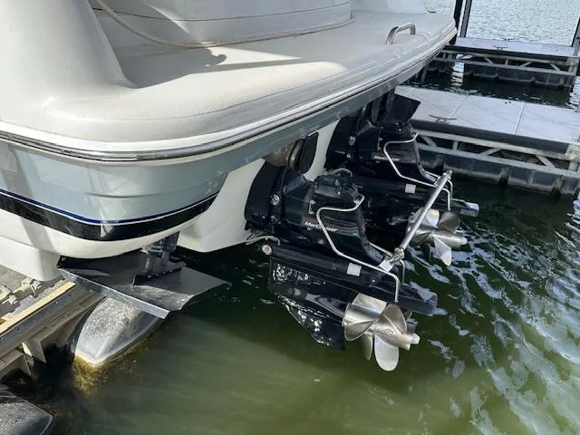 Slide: The Image of 2004 Formula 400 Super Sport boat with dual propellers docked in water. - 7