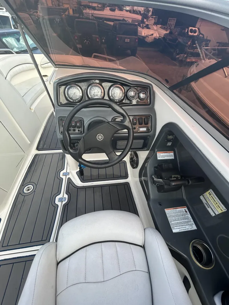 Slide: The Image of 2007 Yamaha Boats SR-230 cockpit with steering wheel and control panel. - 5