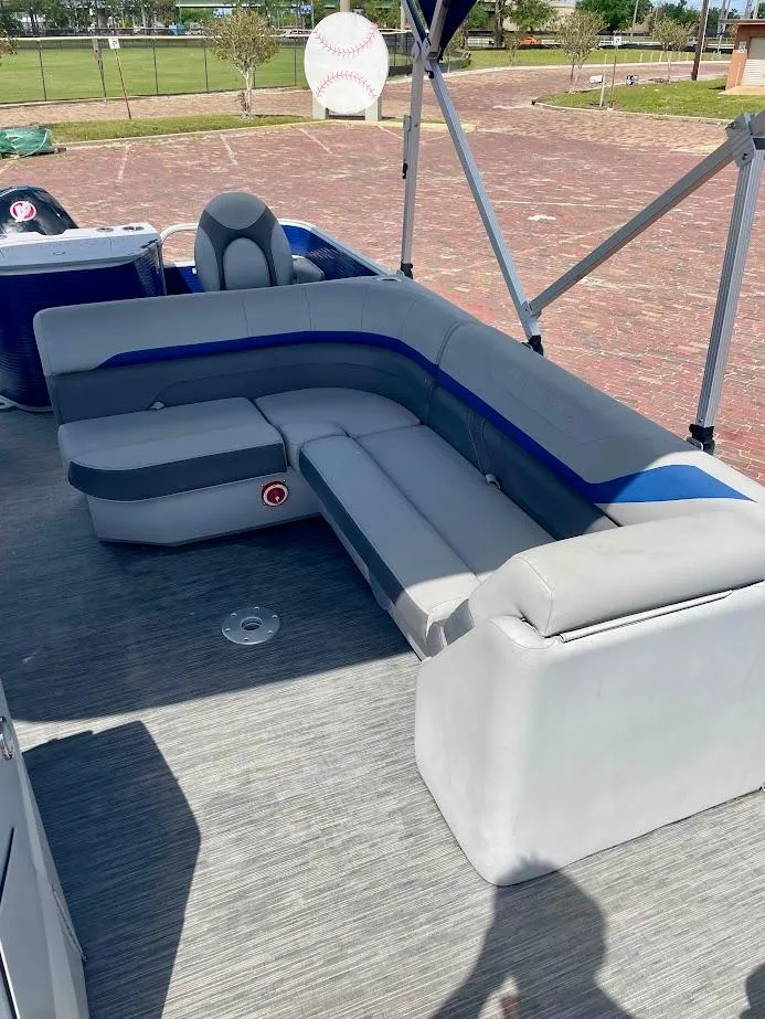 Slide: The Image of 2022 Bennington SX 23 Fishing boat with spacious seating and modern design. - 11