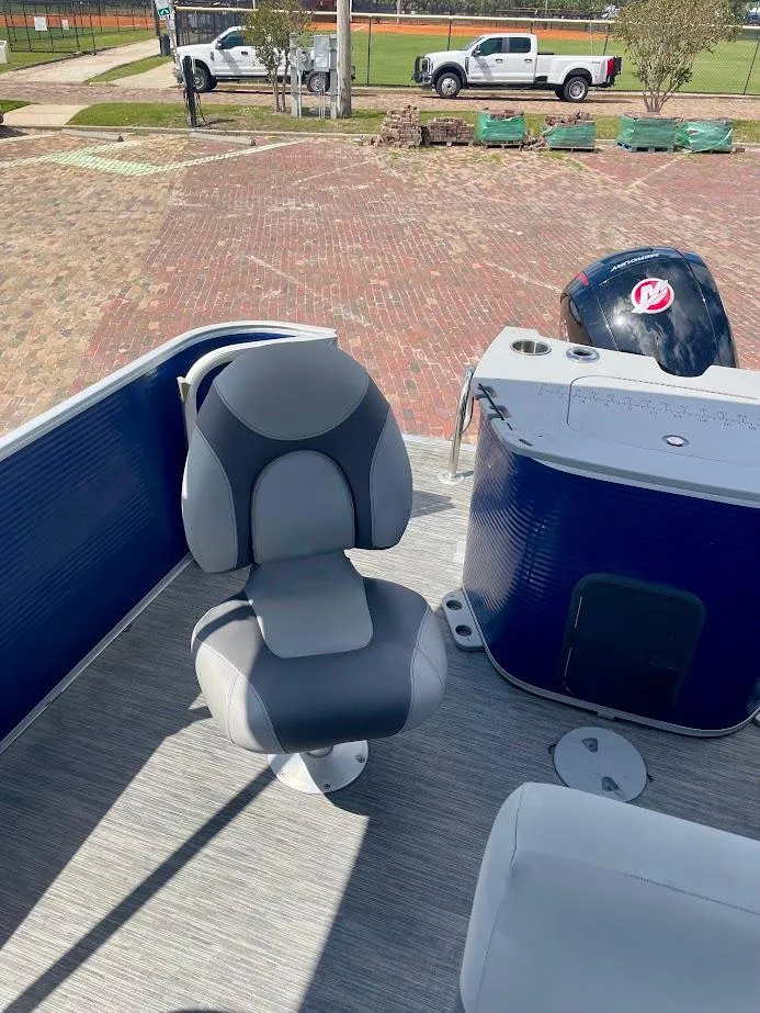 Slide: The Image of 2022 Bennington SX 23 Fishing boat with comfortable seating and modern design. - 14