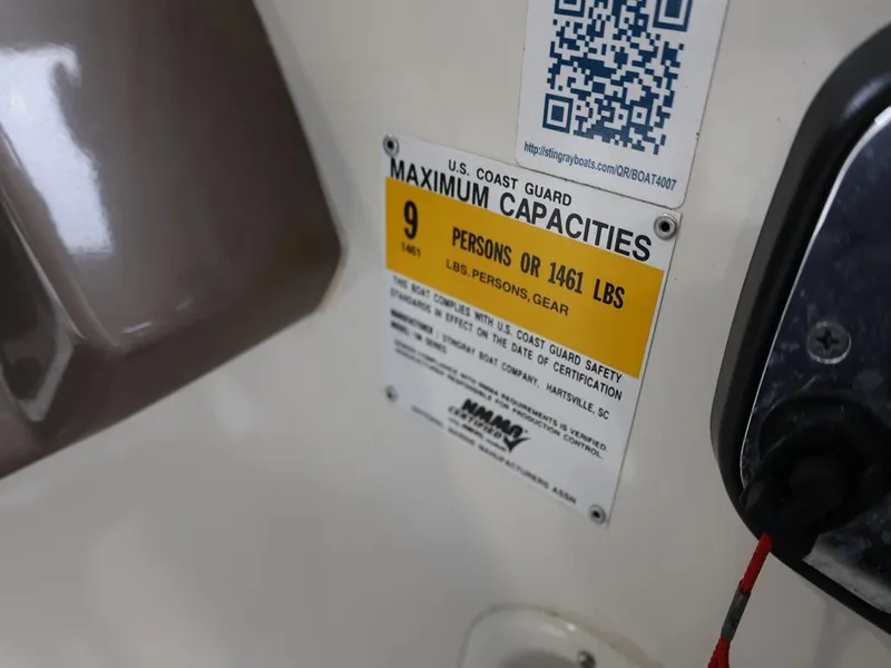 Slide: The Image of 2015 Stingray 198LX capacity label, U.S. Coast Guard approved, 9 persons or 1461 lbs. - 31
