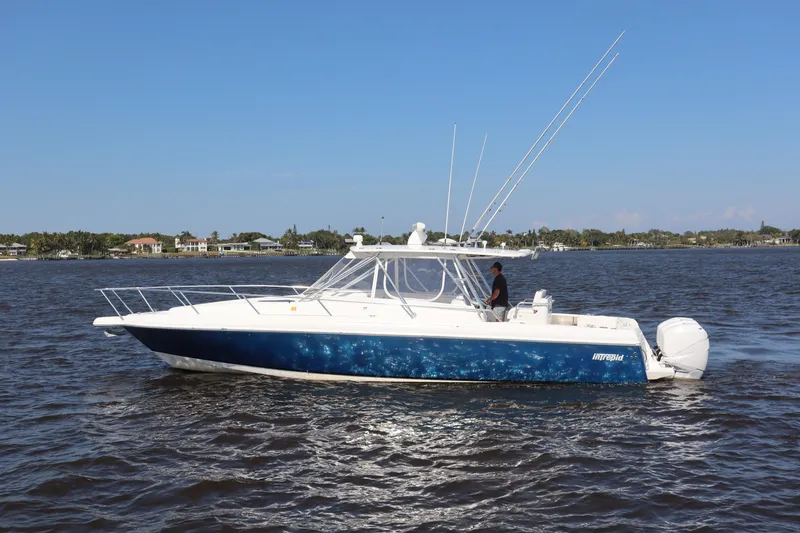 Slide: The Image of Intrepid 377 Walkaround 2006 - 25