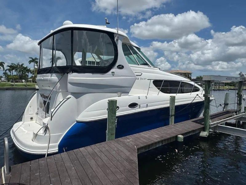 Slide: The Image of 2006 Sea Ray 40 Motor Yacht docked under a blue sky. - 4