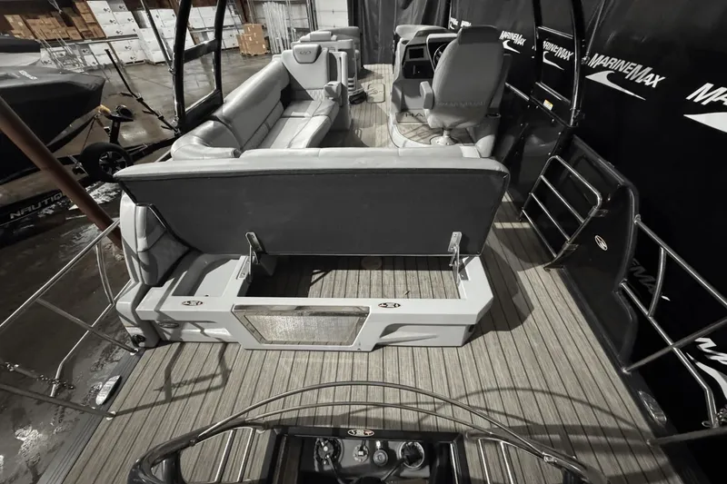 Slide: The Image of Harris Grand Mariner 250 2020 - 11