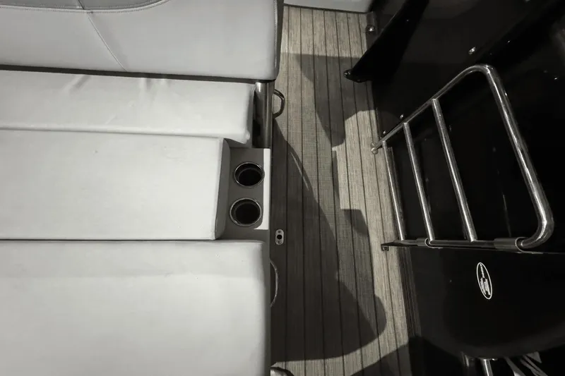 Slide: The Image of Harris Grand Mariner 250 2020 - 13