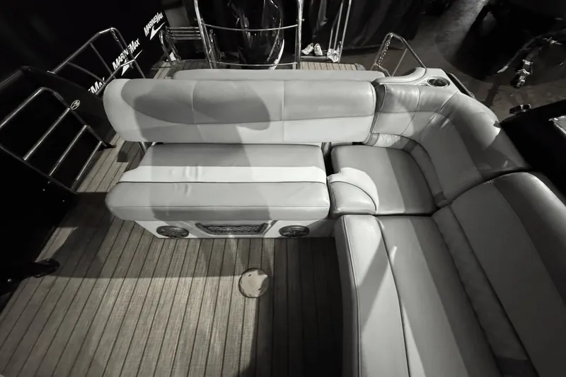 Slide: The Image of Harris Grand Mariner 250 2020 - 16