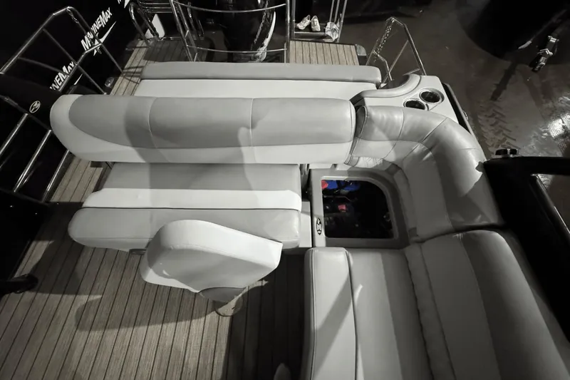 Slide: The Image of Harris Grand Mariner 250 2020 - 18