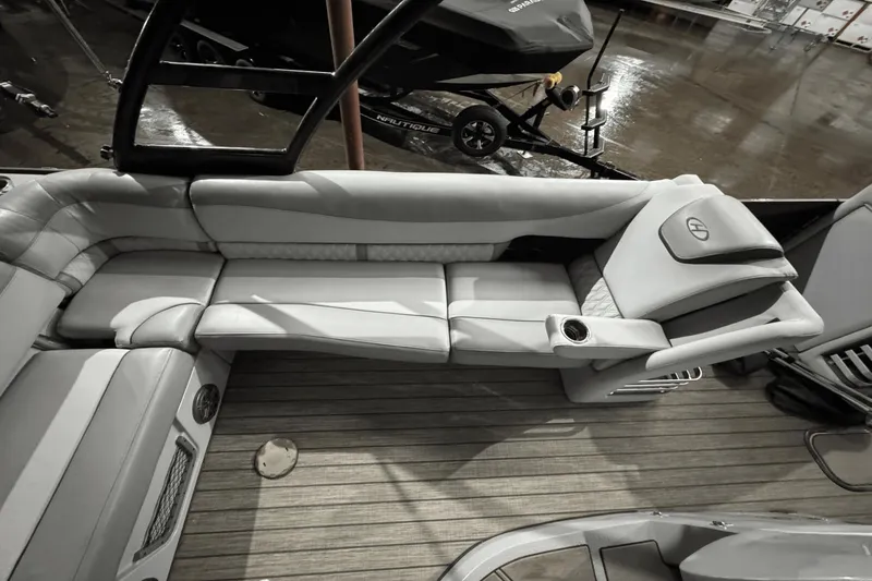 Slide: The Image of Harris Grand Mariner 250 2020 - 19