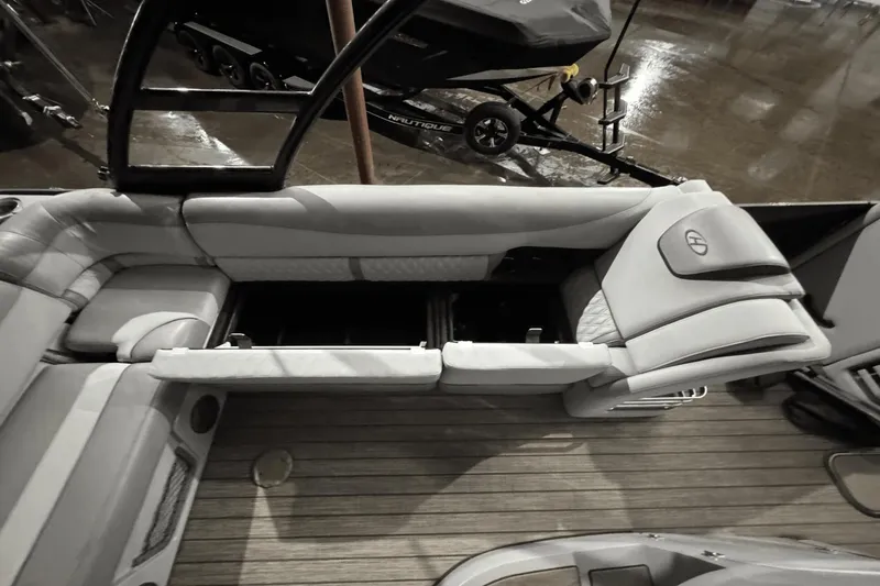 Slide: The Image of Harris Grand Mariner 250 2020 - 20