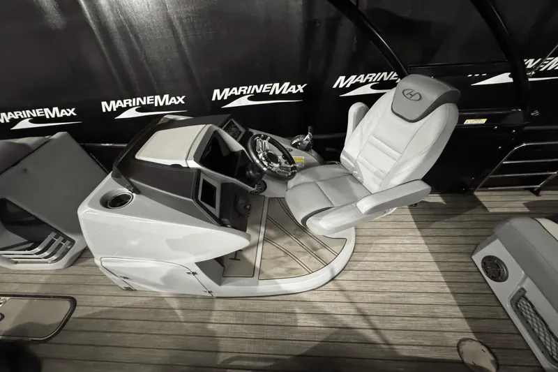 Slide: The Image of Harris Grand Mariner 250 2020 - 22