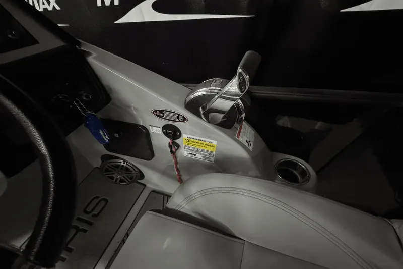 Slide: The Image of Harris Grand Mariner 250 2020 - 25