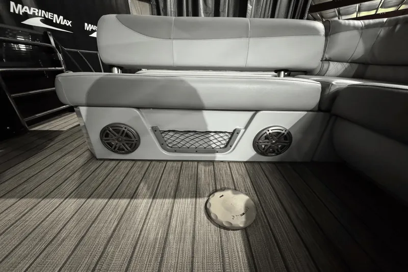 Slide: The Image of Harris Grand Mariner 250 2020 - 26