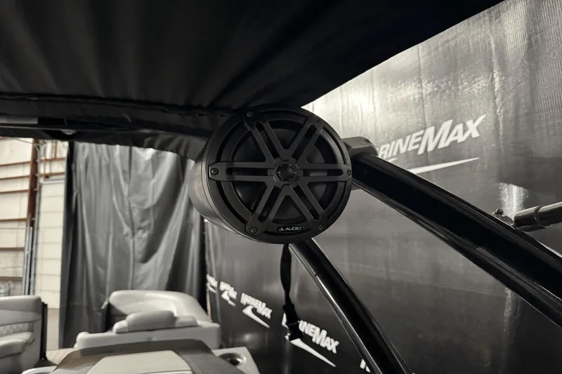 Slide: The Image of Harris Grand Mariner 250 2020 - 27