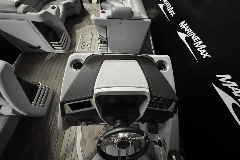 Slide: The Image of Harris Grand Mariner 250 2020 - 28