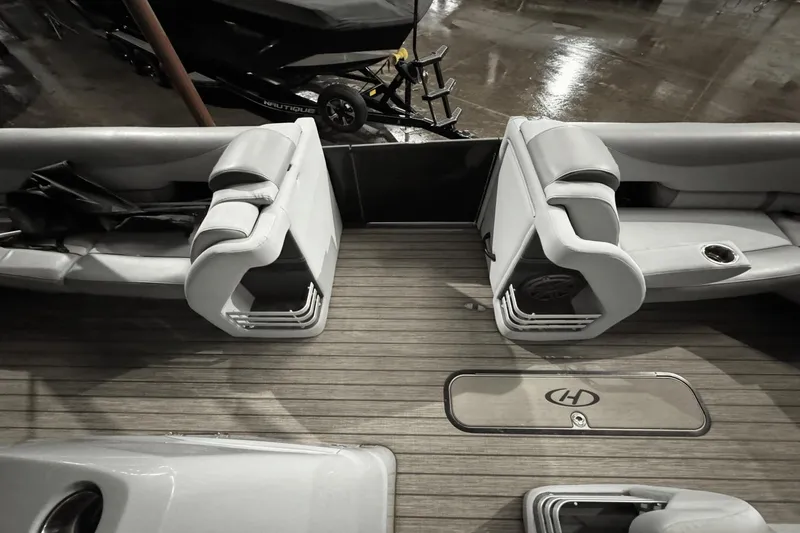 Slide: The Image of Harris Grand Mariner 250 2020 - 29