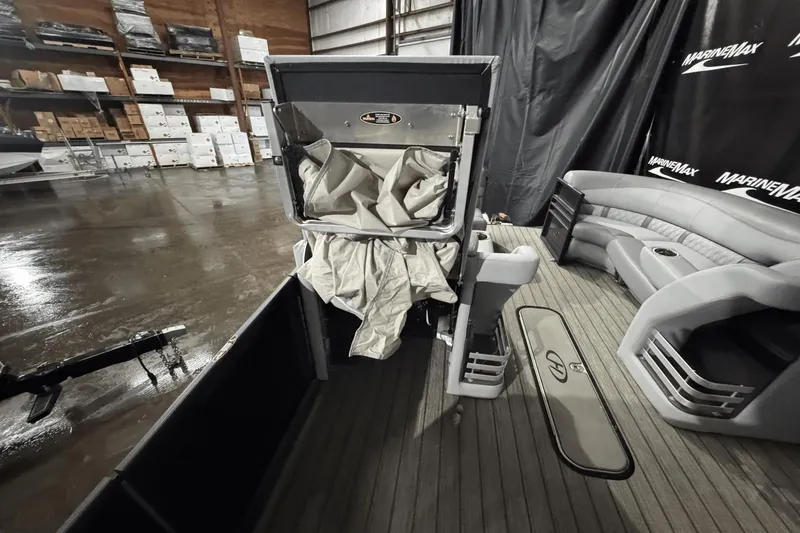 Slide: The Image of Harris Grand Mariner 250 2020 - 32