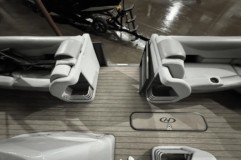 Slide: The Image of Harris Grand Mariner 250 2020 - 34