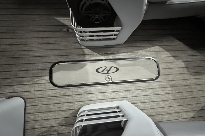 Slide: The Image of Harris Grand Mariner 250 2020 - 37