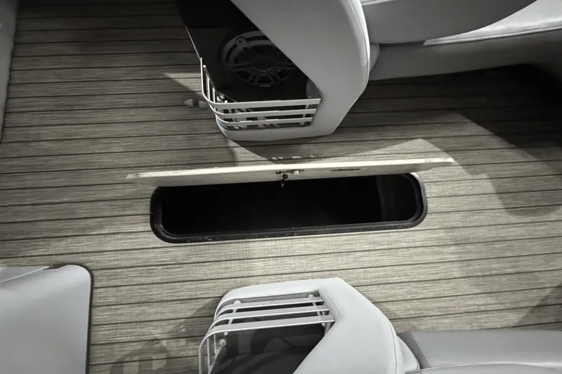 Slide: The Image of Harris Grand Mariner 250 2020 - 38