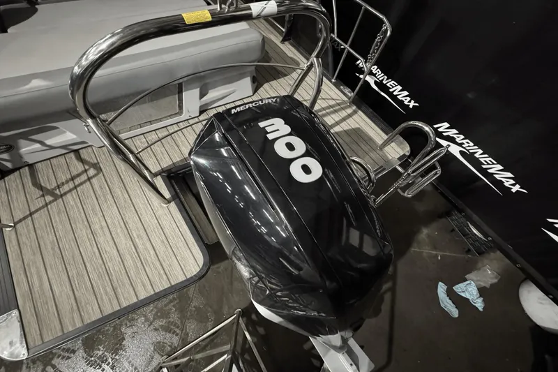 Slide: The Image of Harris Grand Mariner 250 2020 - 6