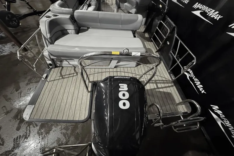 Slide: The Image of Harris Grand Mariner 250 2020 - 8