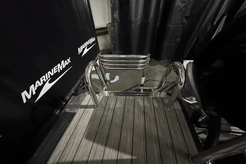 Slide: The Image of Harris Grand Mariner 250 2020 - 9