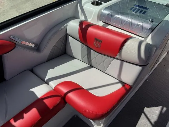 Slide: The Image of MasterCraft X30 2015 - 13