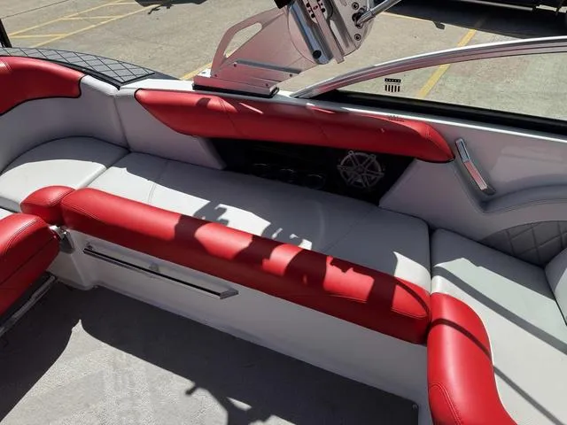 Slide: The Image of MasterCraft X30 2015 - 14