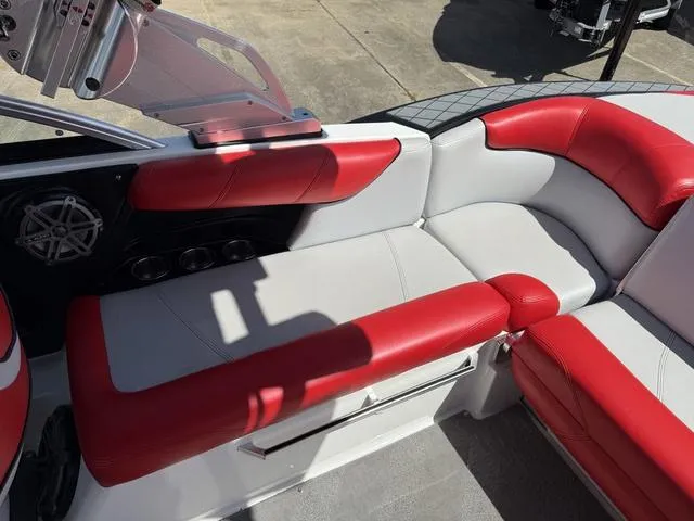 Slide: The Image of MasterCraft X30 2015 - 16