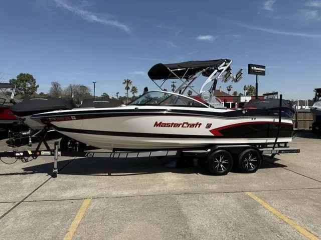 Slide: The Image of MasterCraft X30 2015 - 18