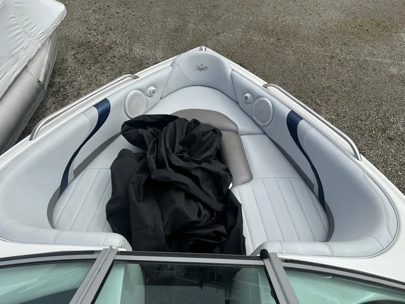 Slide: The Image of 2004 MasterCraft ProStar 209 boat interior with white seating and black cover. - 13