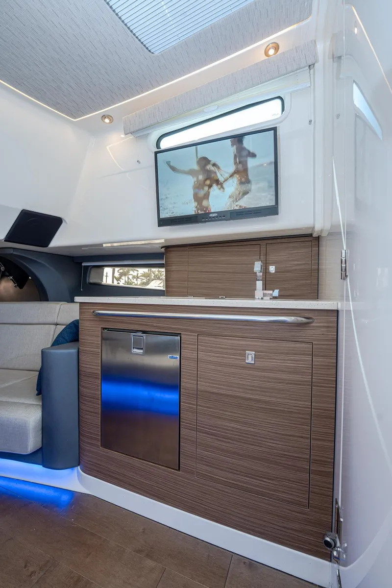 Slide: The Image of Boston Whaler 420 Outrage 2019 - 106