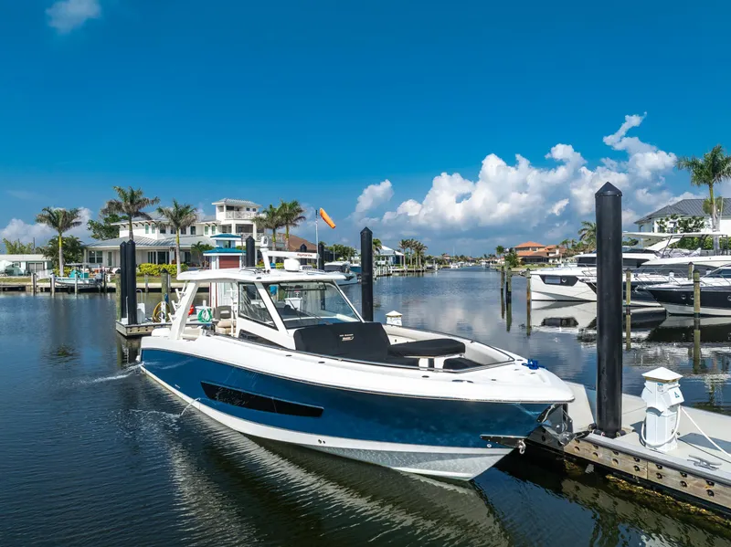 Slide: The Image of Boston Whaler 420 Outrage 2019 - 116