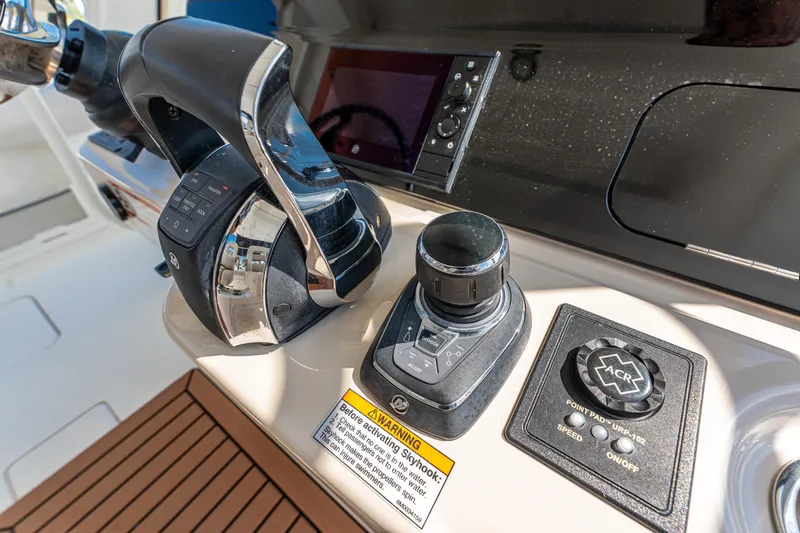Slide: The Image of Boston Whaler 420 Outrage 2019 - 127
