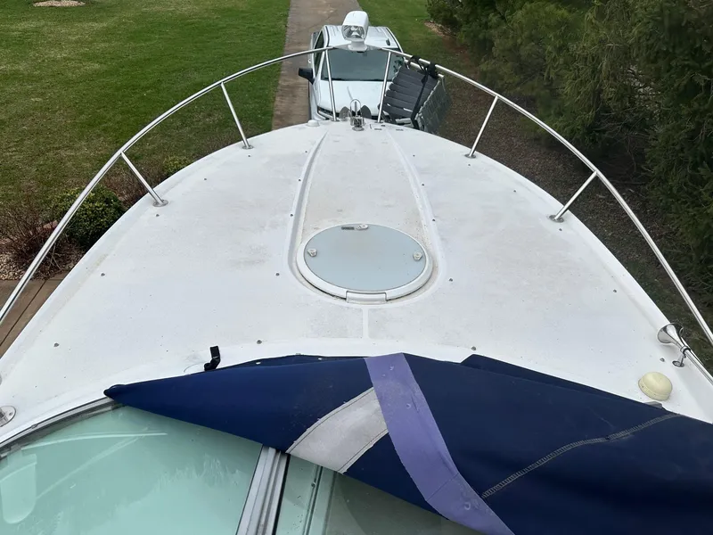 Slide: The Image of 2005 Four Winns 268 Vista boat deck with railing and hatch. - 4