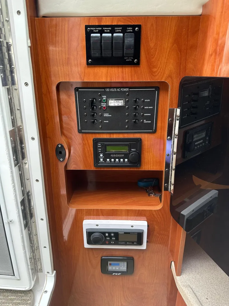 Slide: The Image of Control panel of 2005 Four Winns 268 Vista boat with various electronic devices. - 8