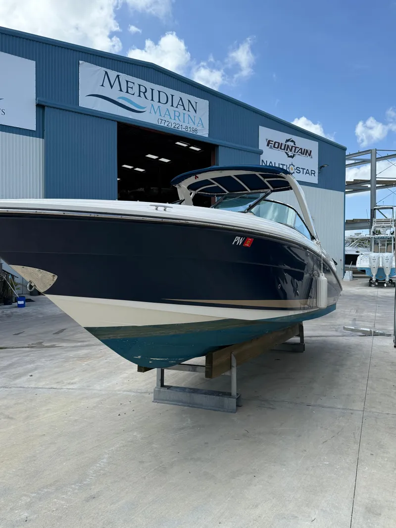 Slide: The Image of 2014 Sea Ray 270 SLX boat at Meridian Marina, blue sky background. - 4