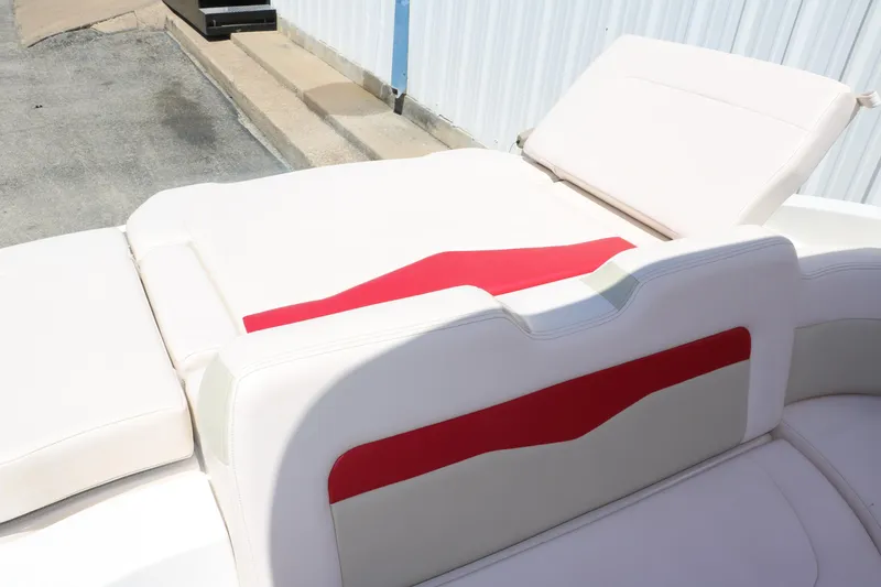 Slide: The Image of 2016 Chaparral 246 SSi boat with white and red cushioned seating. - 40