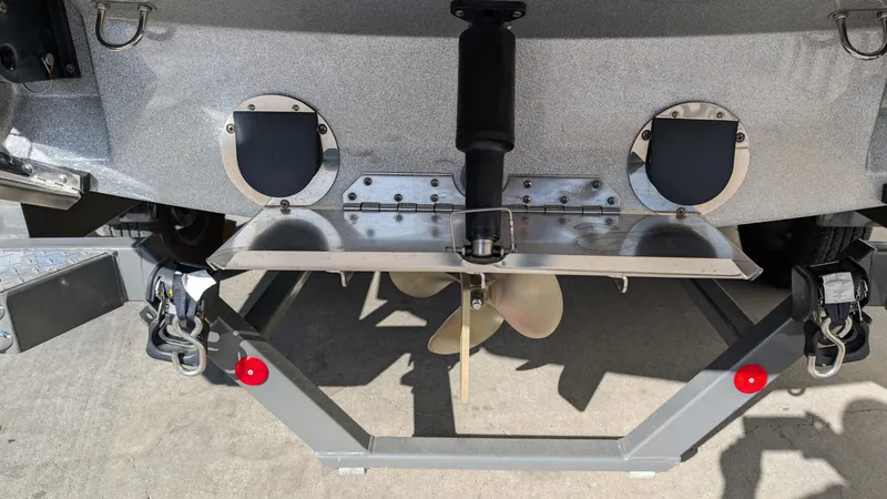 Slide: The Image of 2015 MasterCraft X10 boat stern with propeller and trailer components visible. - 39