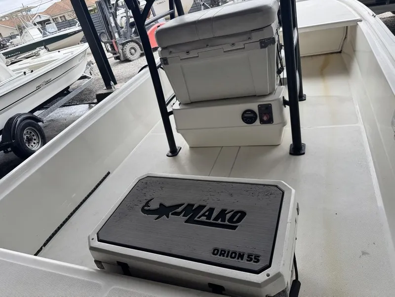 Slide: The Image of 2018 Mako Pro Skiff 19 CC Top Drive boat interior with Mako Orion 55 cooler. - 5