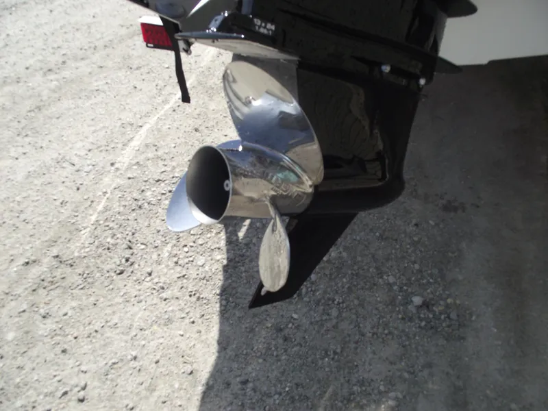Slide: The Image of Propeller of 2025 Bayliner Trophy T22SC boat. - 4